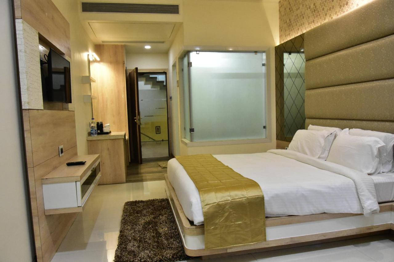Wisteria Blue Hotel Samarda Kaliāsot Екстериор снимка