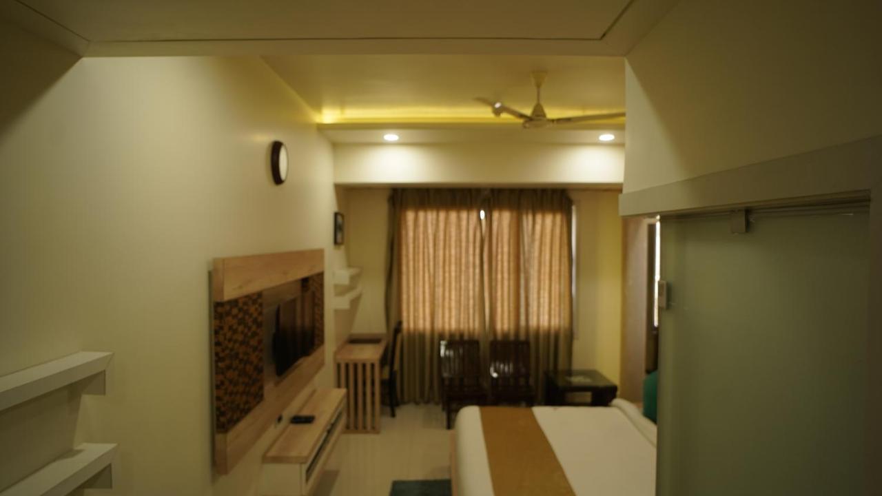 Wisteria Blue Hotel Samarda Kaliāsot Екстериор снимка