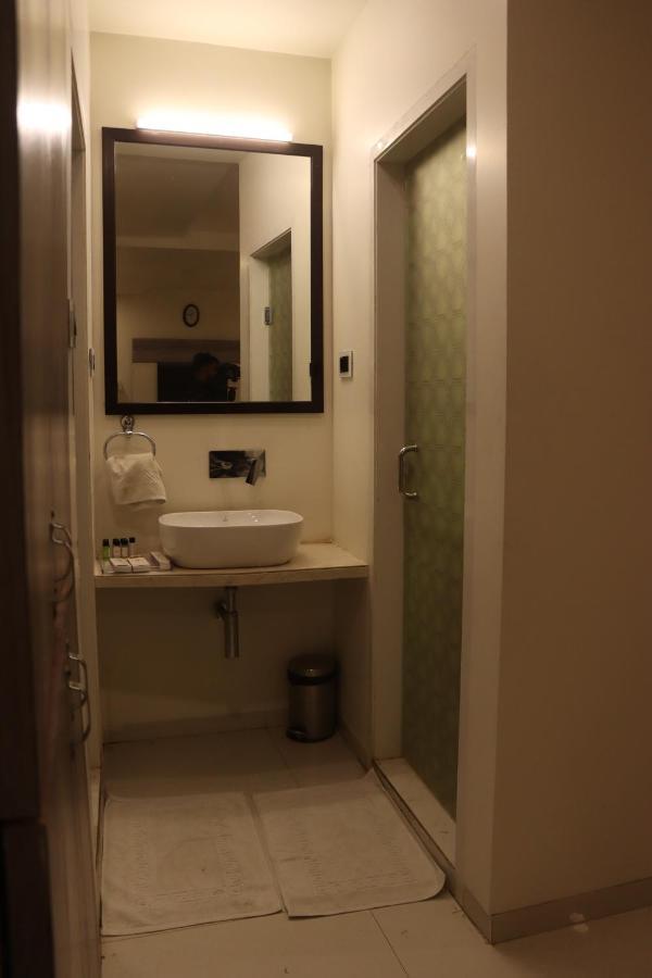 Wisteria Blue Hotel Samarda Kaliāsot Екстериор снимка