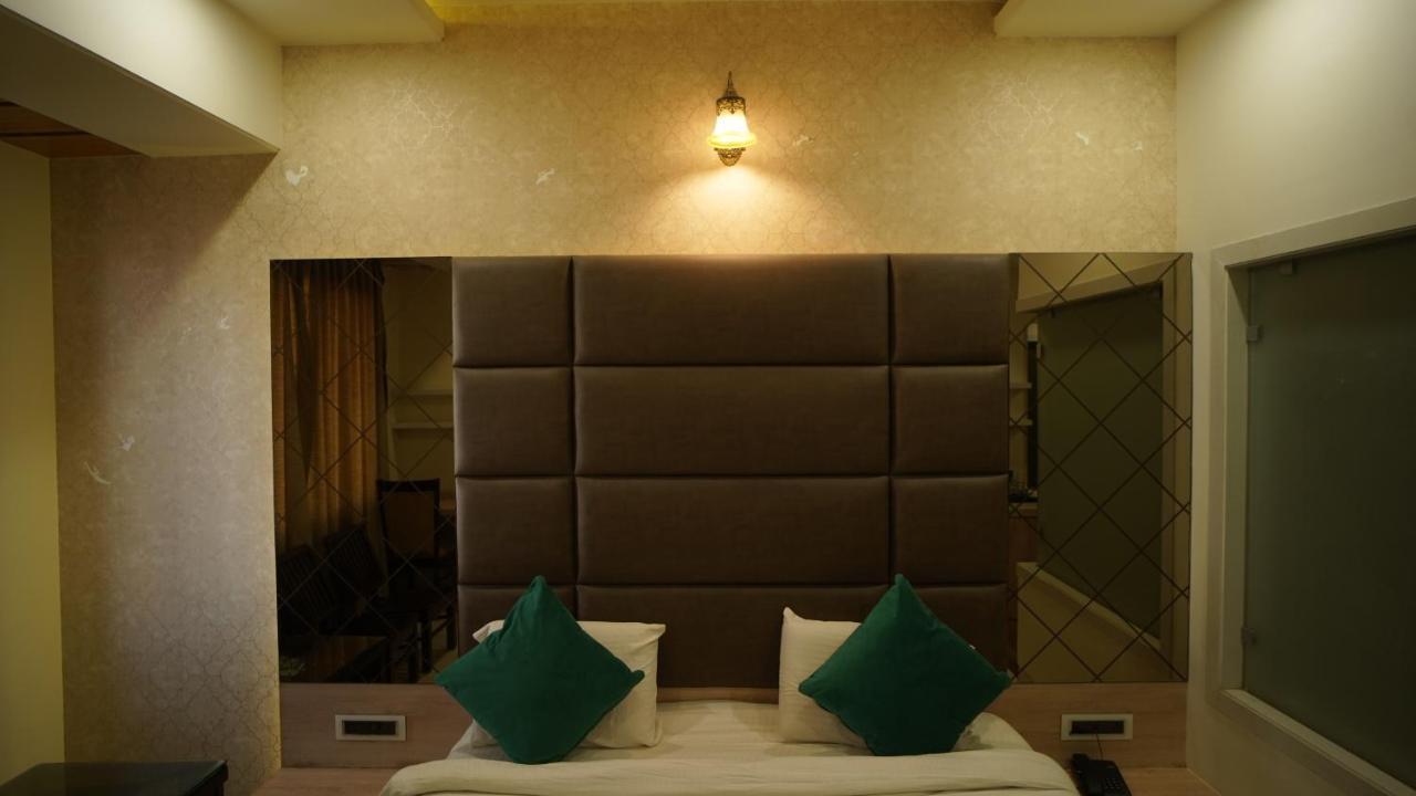 Wisteria Blue Hotel Samarda Kaliāsot Екстериор снимка